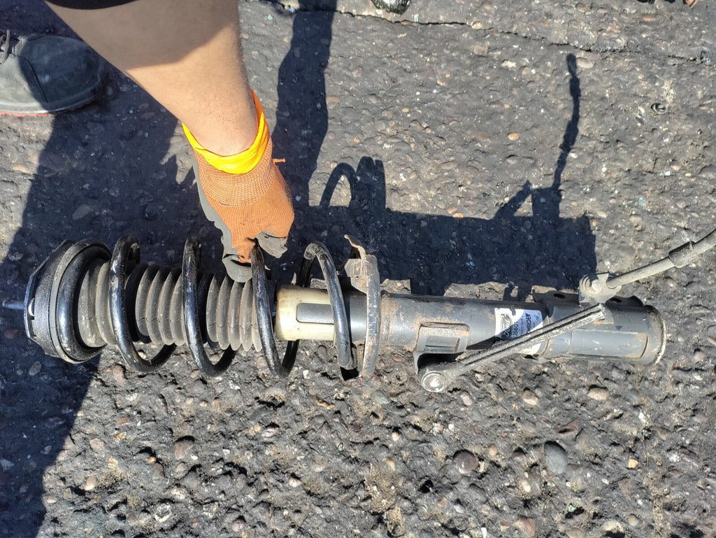 FORD ECOSPORT 2016 1.6 DIESEL NS PASSENGER SIDE SHOCK ABSORBER GN1518K001N3B