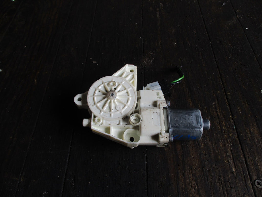 MERCEDES-BENZ C CLASS W204 2014 LEFT FRONT MOTOR REGULATOR A2048200142