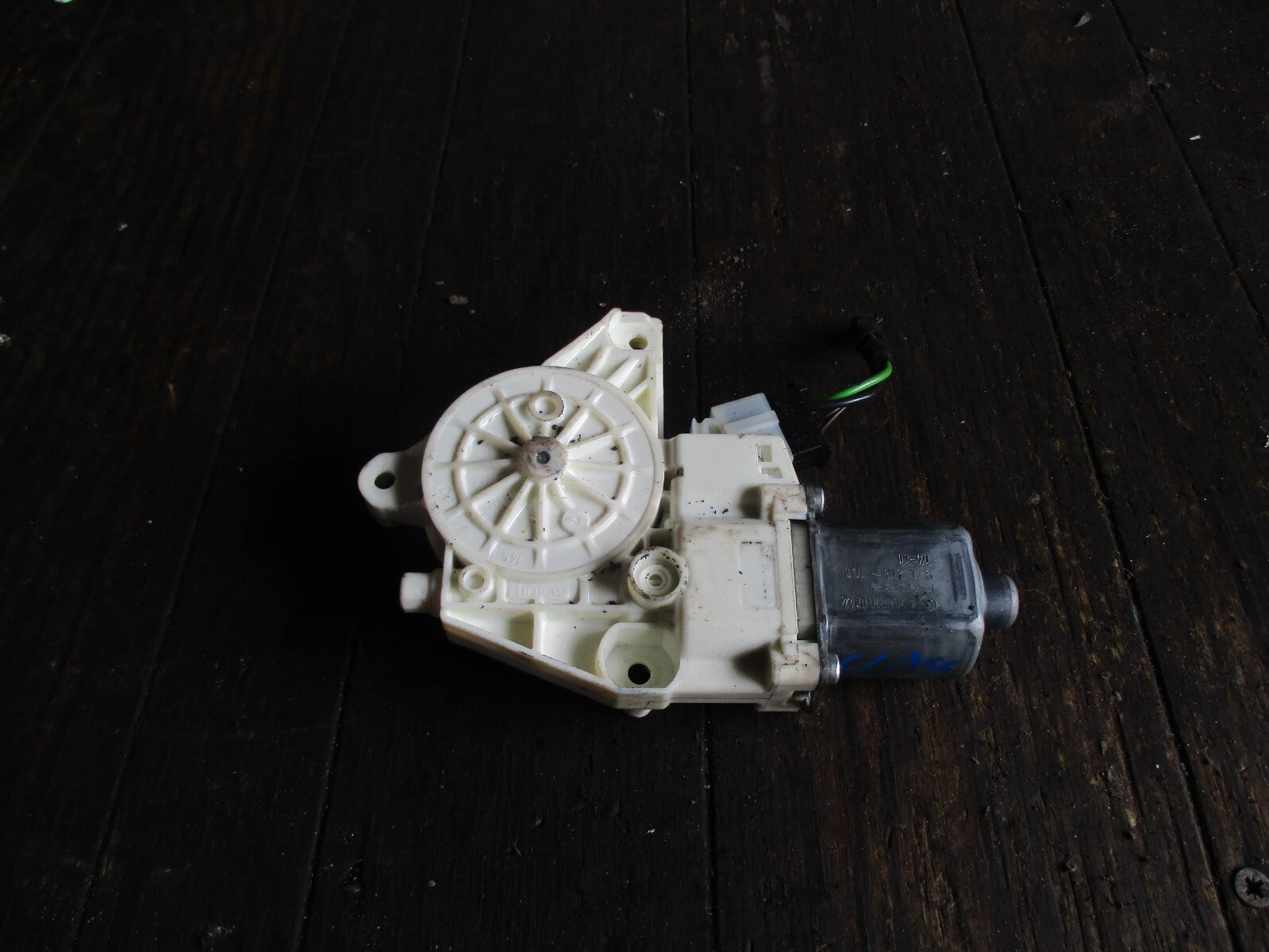 MERCEDES-BENZ C CLASS W204 2014 LEFT FRONT MOTOR REGULATOR A2048200142