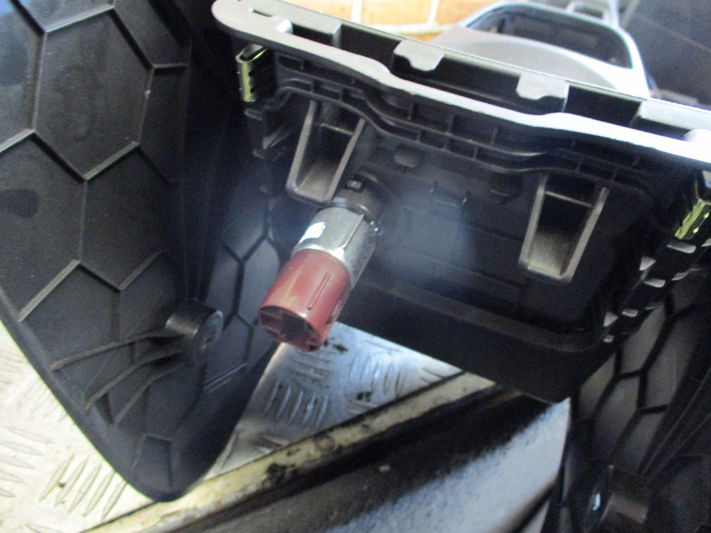 VAUXHALL VIVA 2015 CENTRE CONSOLE ASSEMBLY FLOOR BLACK - GM 42347177