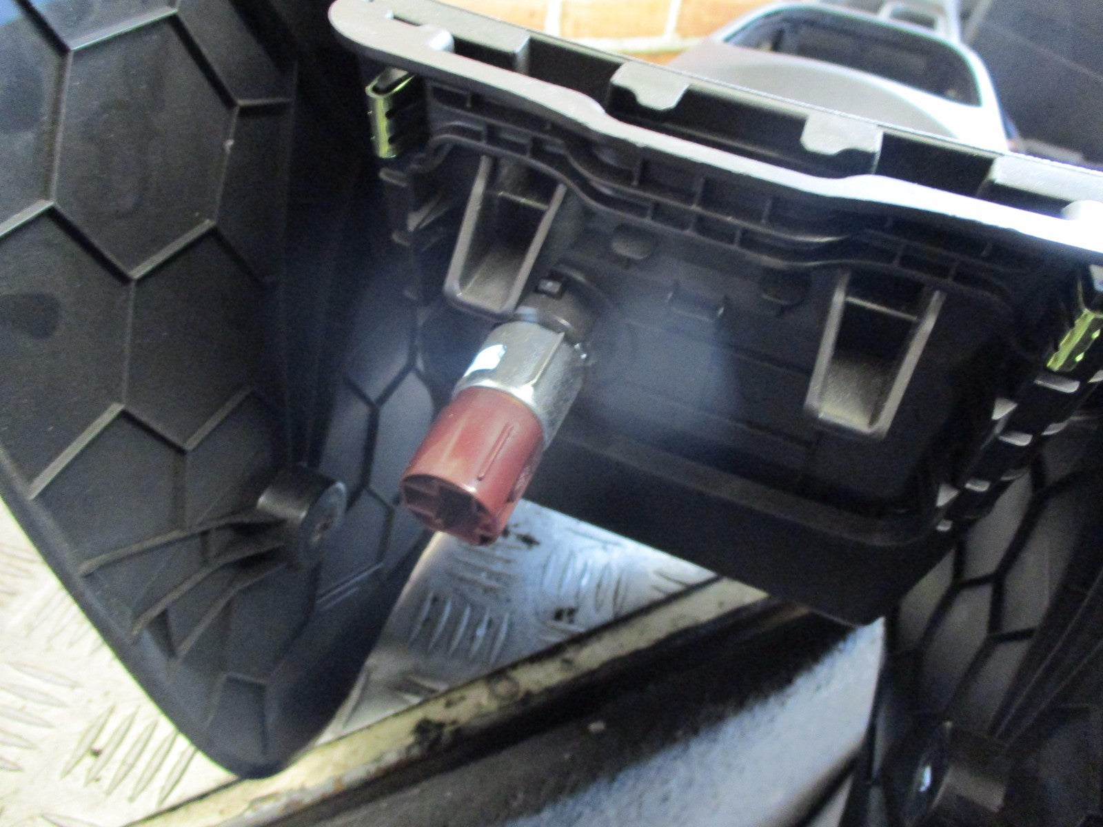 VAUXHALL VIVA 2015 CENTRE CONSOLE ASSEMBLY FLOOR BLACK - GM 42347177