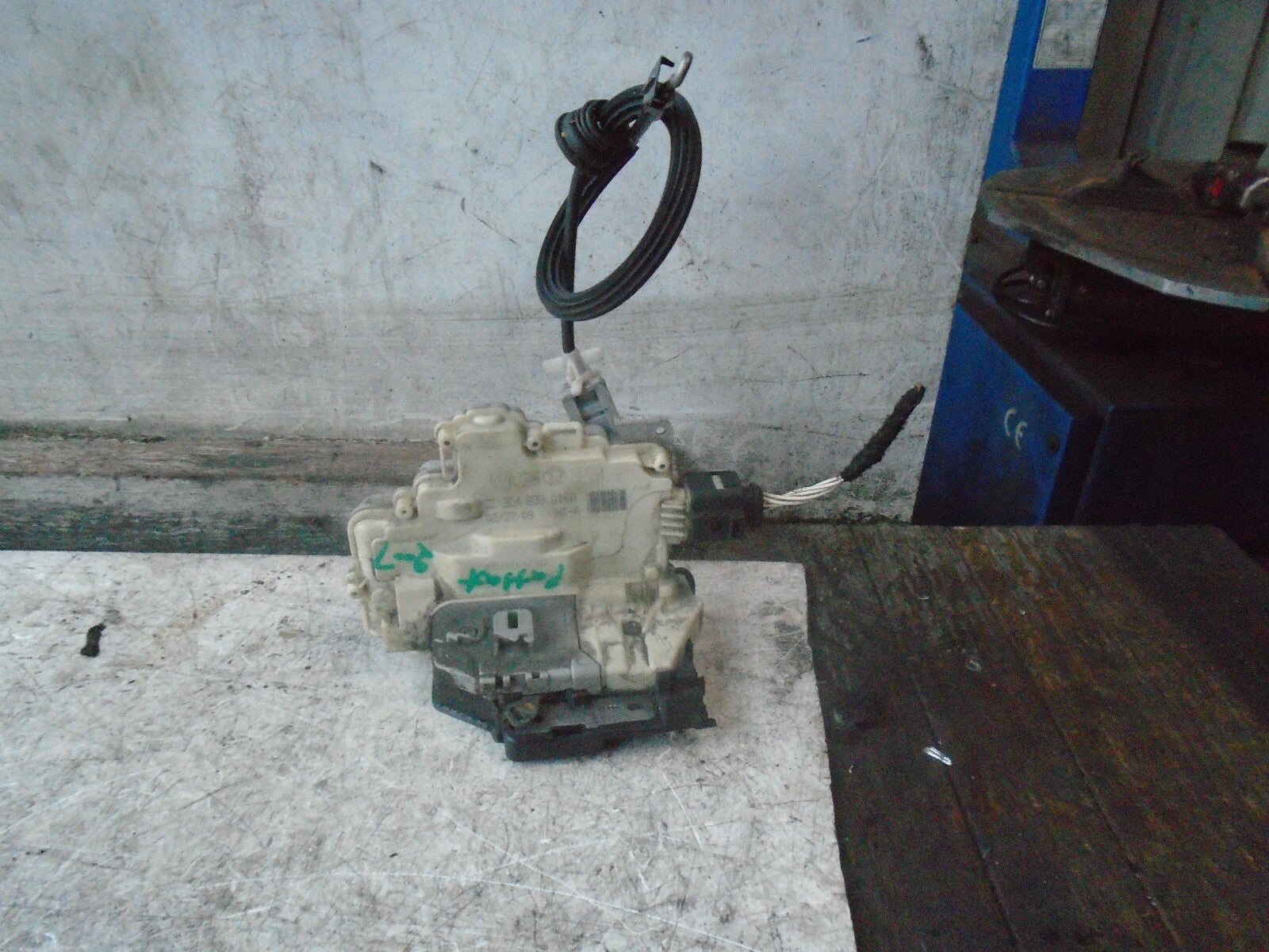 VW VOLKSWAGEN PASSAT 2007 B6 OSR DRIVER SIDE REAR DOOR LOCK MECHANISM 3C4839016A