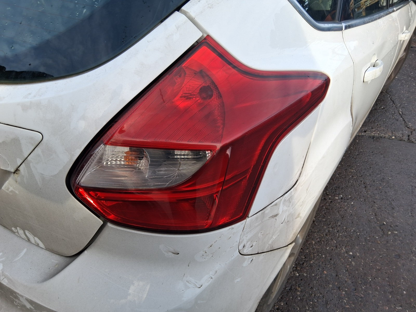 2013 FORD FOCUS MK3 HATCHBACK OSR DRIVER SIDE REAR RIGHT TAIL LIGHT
