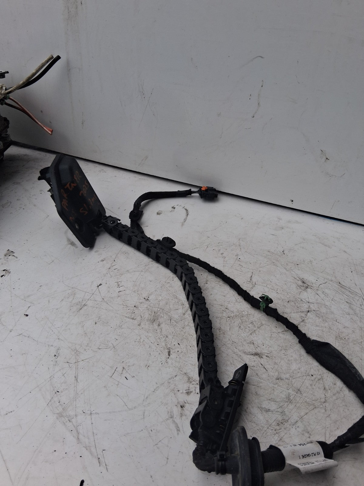 2025 PEUGEOT PARTNER LEFT NEAR SIDE SLIDING DOOR WIRING 9828029480A