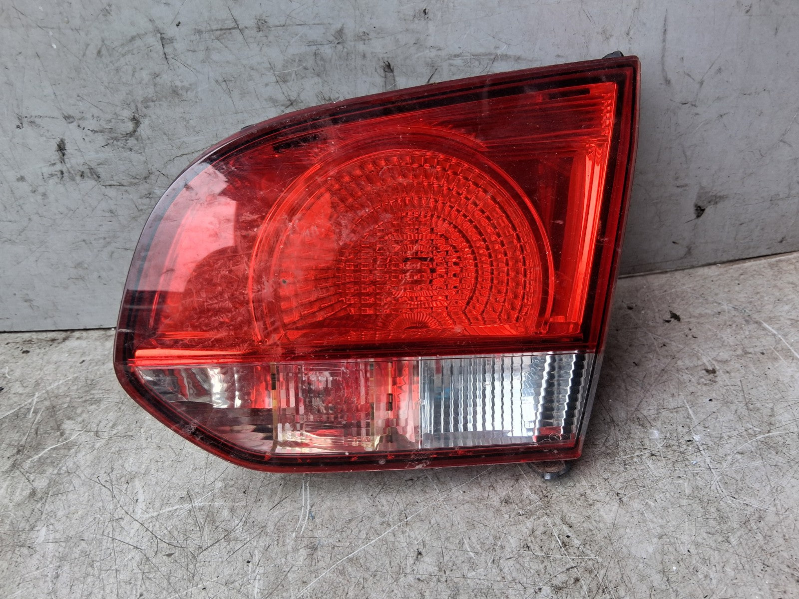2011 VW VOLKSWAGEN GOLF MK6 OSR DRIVER SIDE REAR INNER TAIL LIGHT 5K0945094