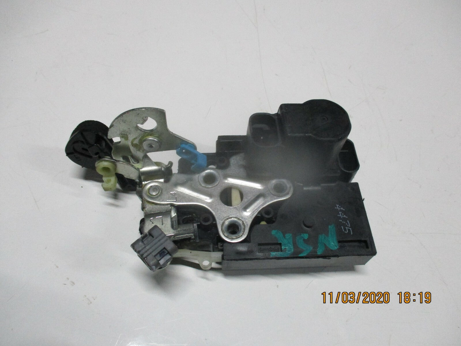 VAUXHALL VIVA 2017 NSR PASSENGER SIDE REAR DOOR LOCK CATCH MECHANISM MECH 4475