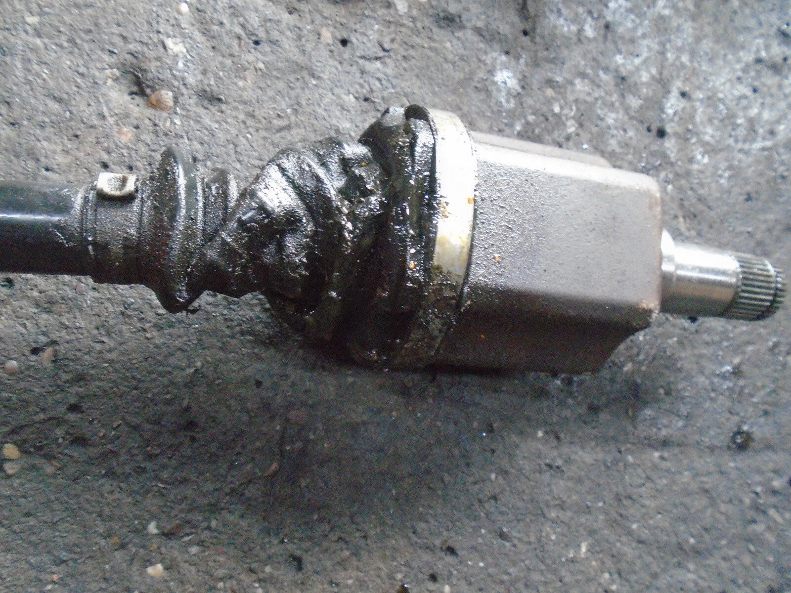 AUDI A1 8X 2015 1.4 TFSI NS PASSENGER SIDE DRIVESHAFT DAMAGED 6C0407271