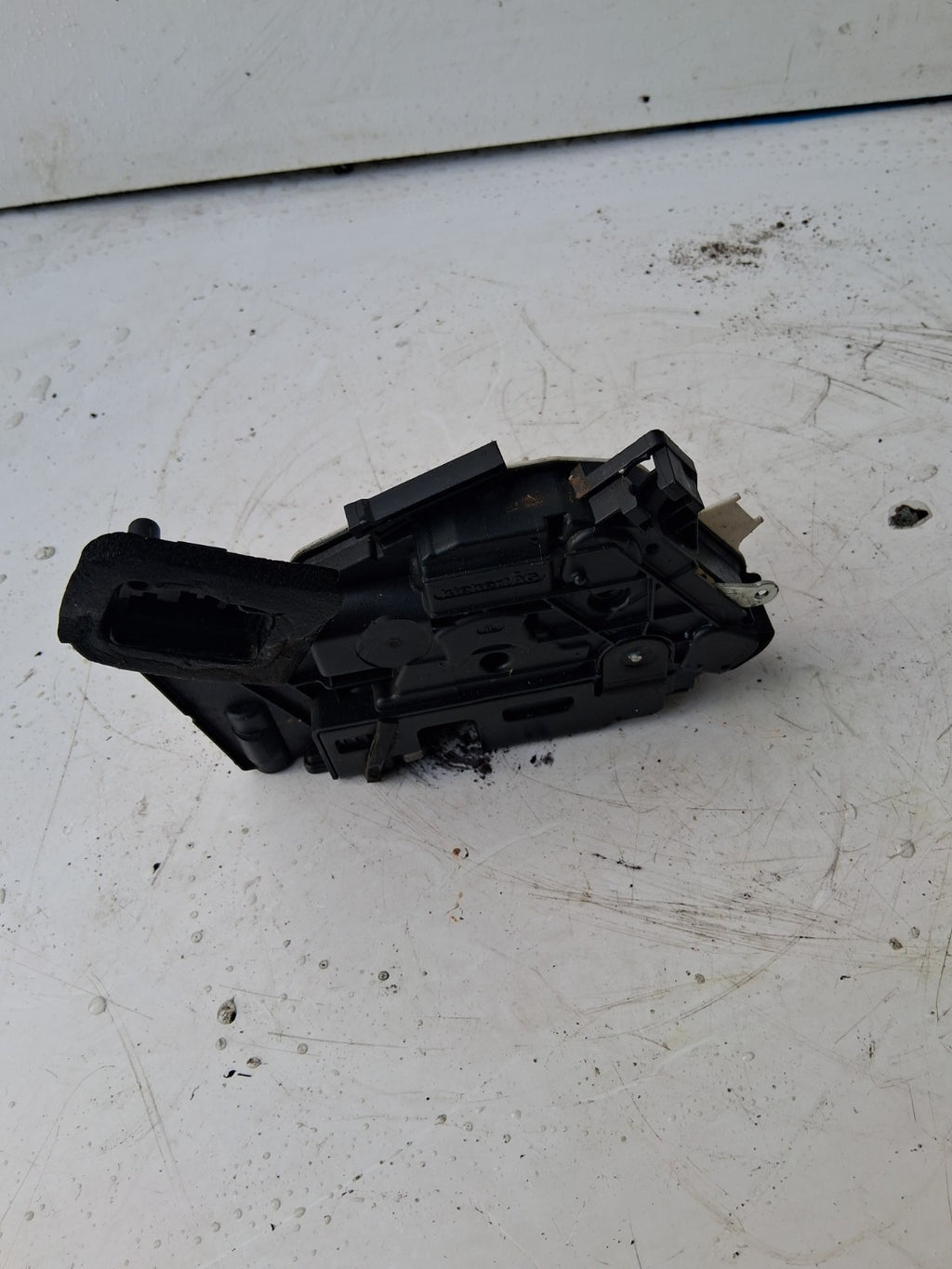 2016 VOLKSWAGEN GOLF DOOR LOCK MECHANISM PASSENGER NEAR LEFT SIDE 5K2837015D