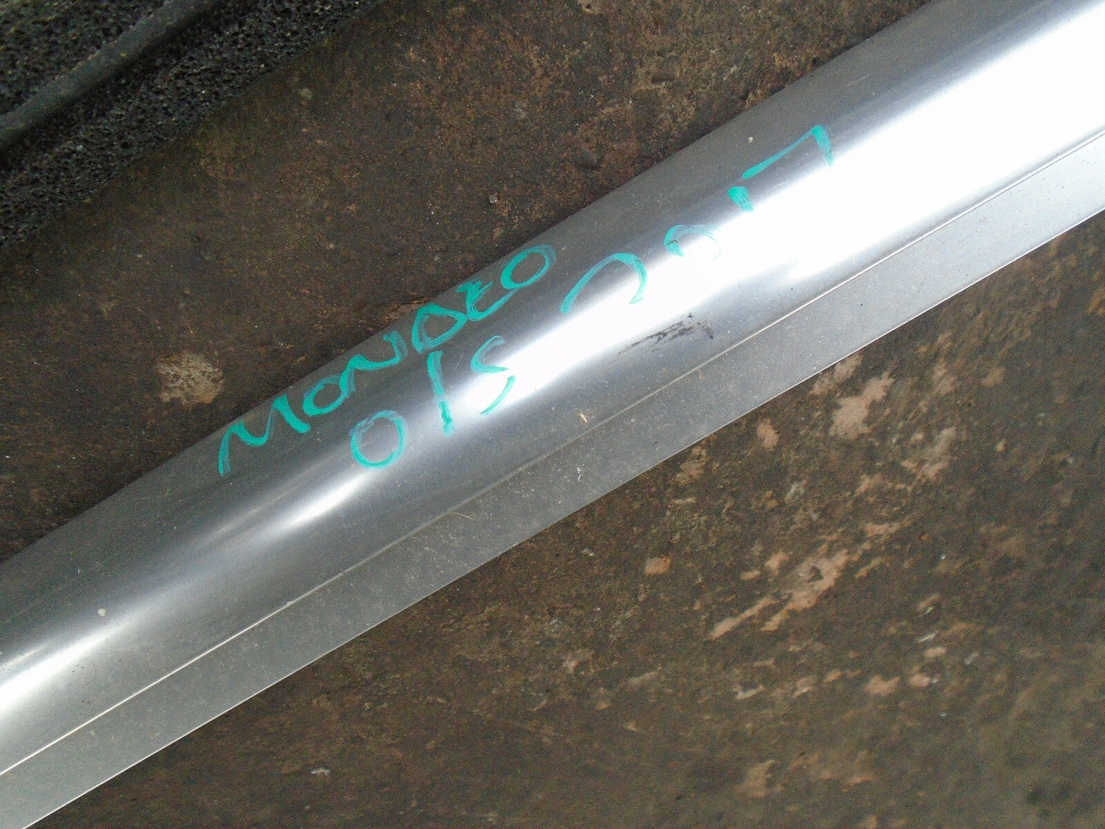 FORD MONDEO MK5 2017 ESTATE ROOF RAIL BAR SET CHORME PAIR