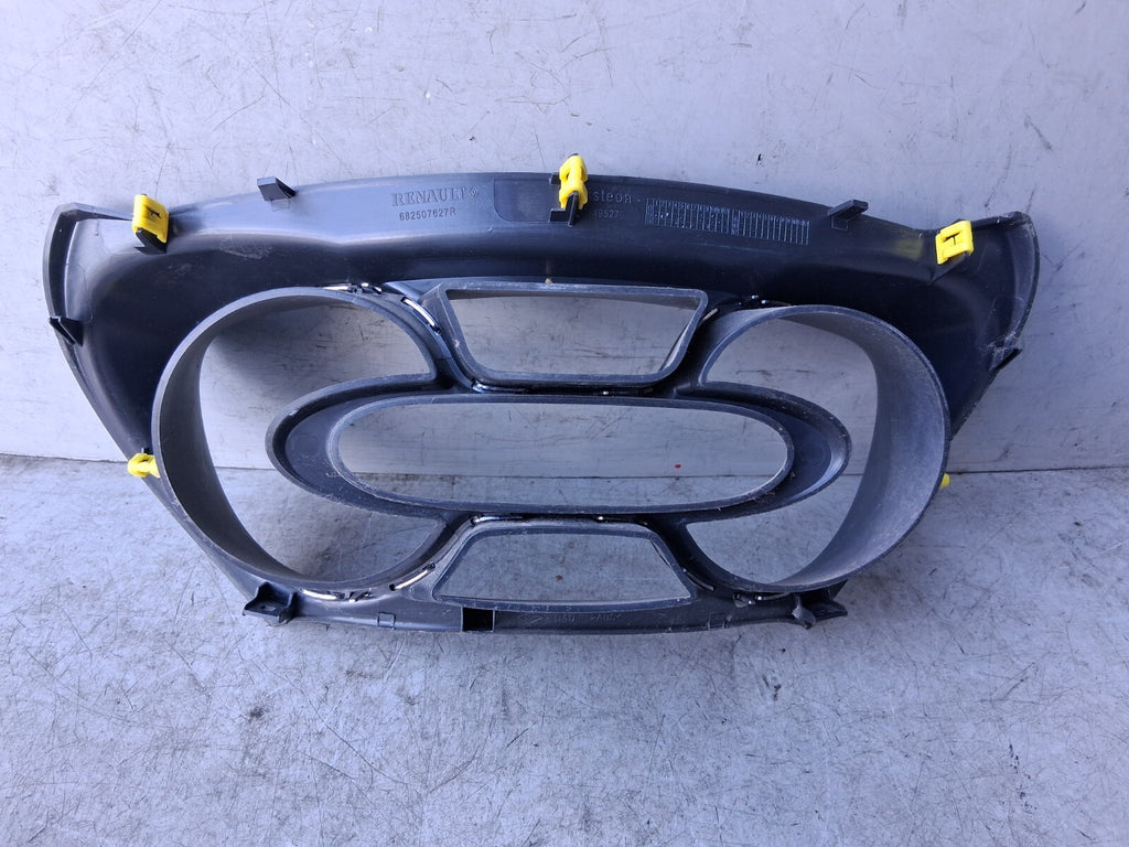 RENAULT CAPTUR 2014 1.5 DIESEL SPEEDOMETER CLUSTER SURROUND TRIM PANEL 682507627