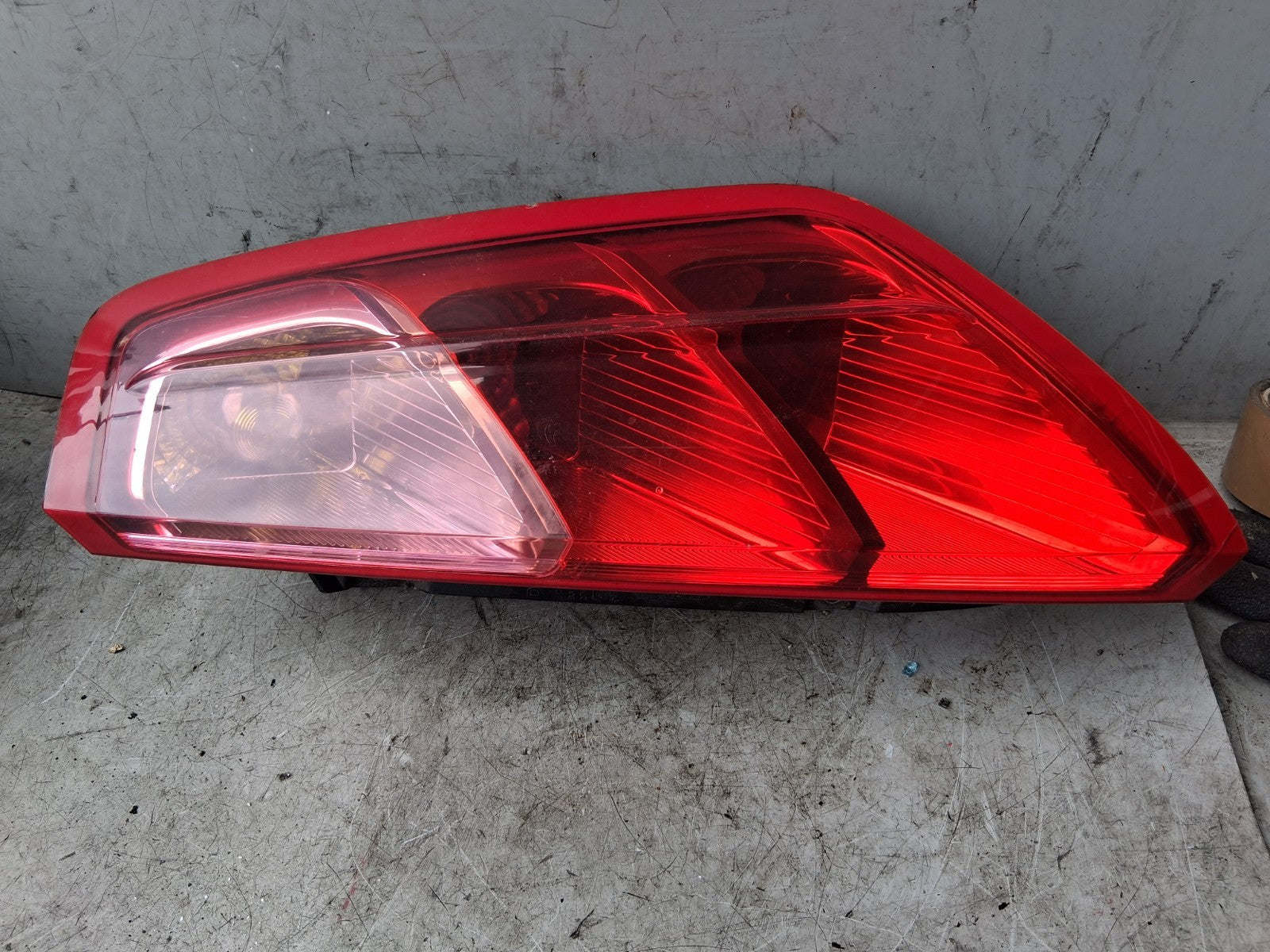 2007 FIAT GRANDE PUNTO OSR DRIVER SIDE REAR RIGHT TAIL LIGHT 51701589