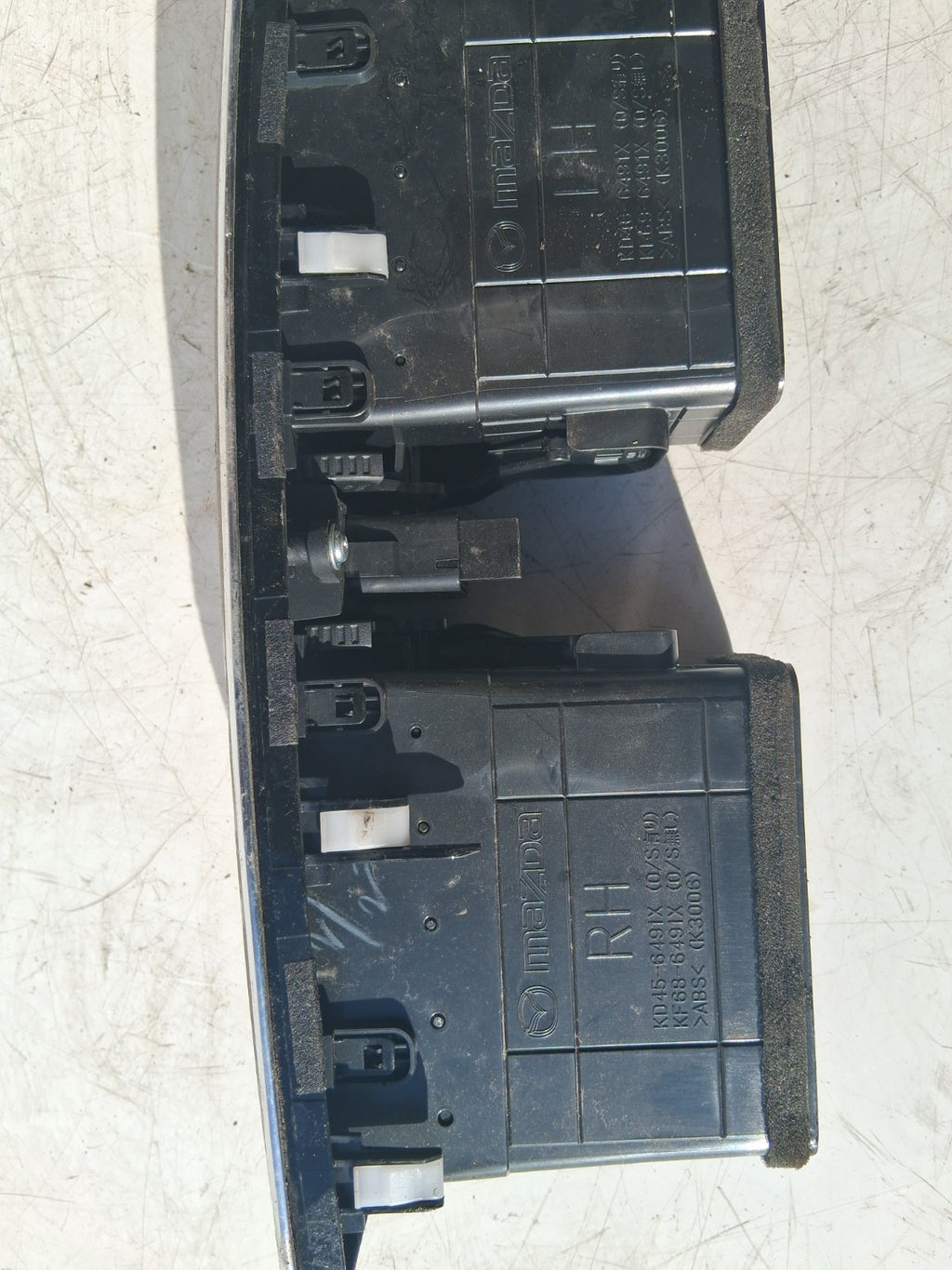 2013 MAZDA CX5 DASHBOARD CENTRE AIR VENTS AND SURROUND TRIM KD7755256