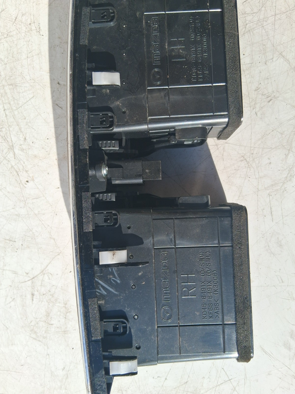 2013 MAZDA CX5 DASHBOARD CENTRE AIR VENTS AND SURROUND TRIM KD7755256