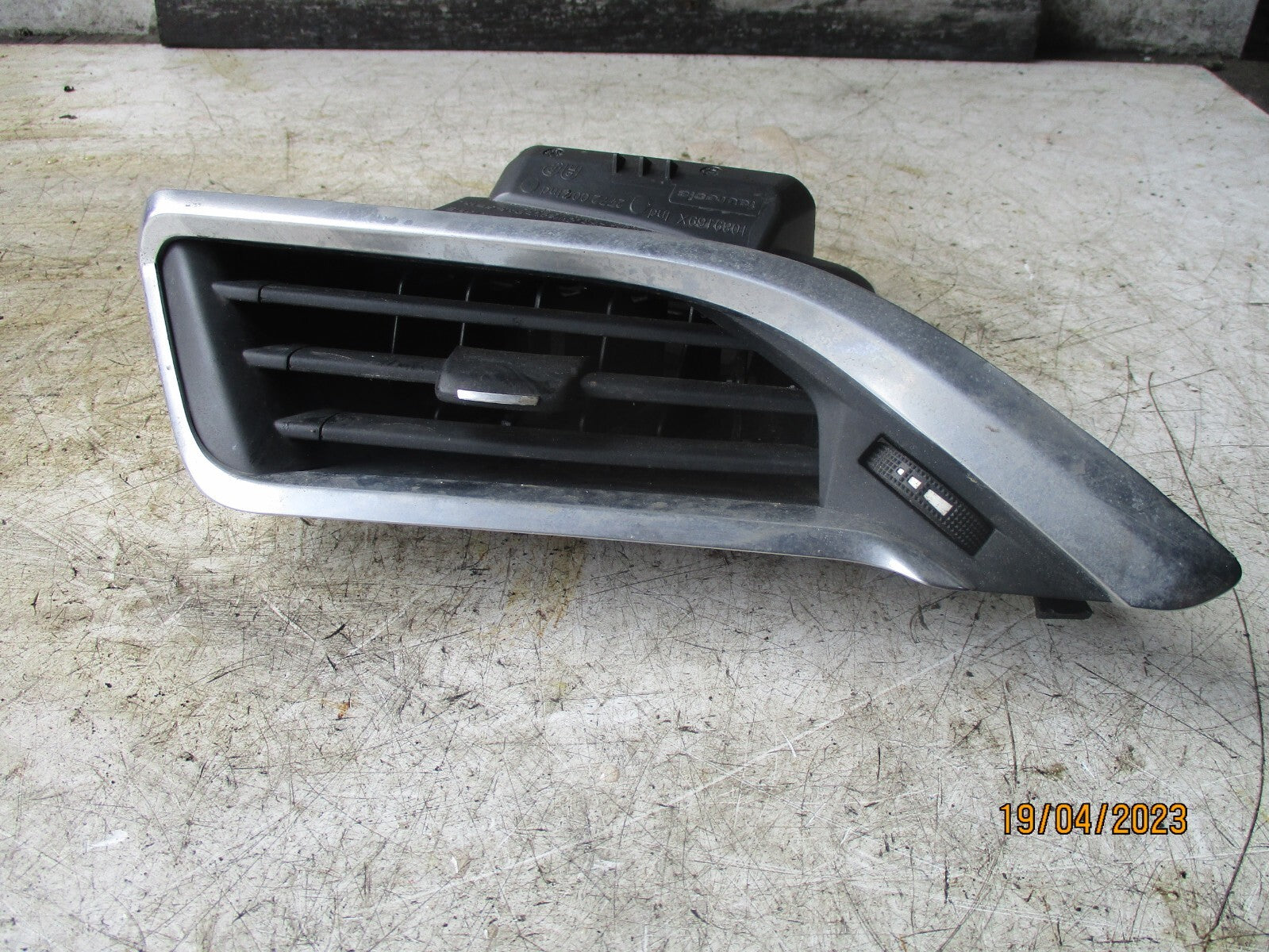 2018 PEUGEOT 208 MK1  NSF PASSENGER SIDE FRONT AIRVENT 9633131777