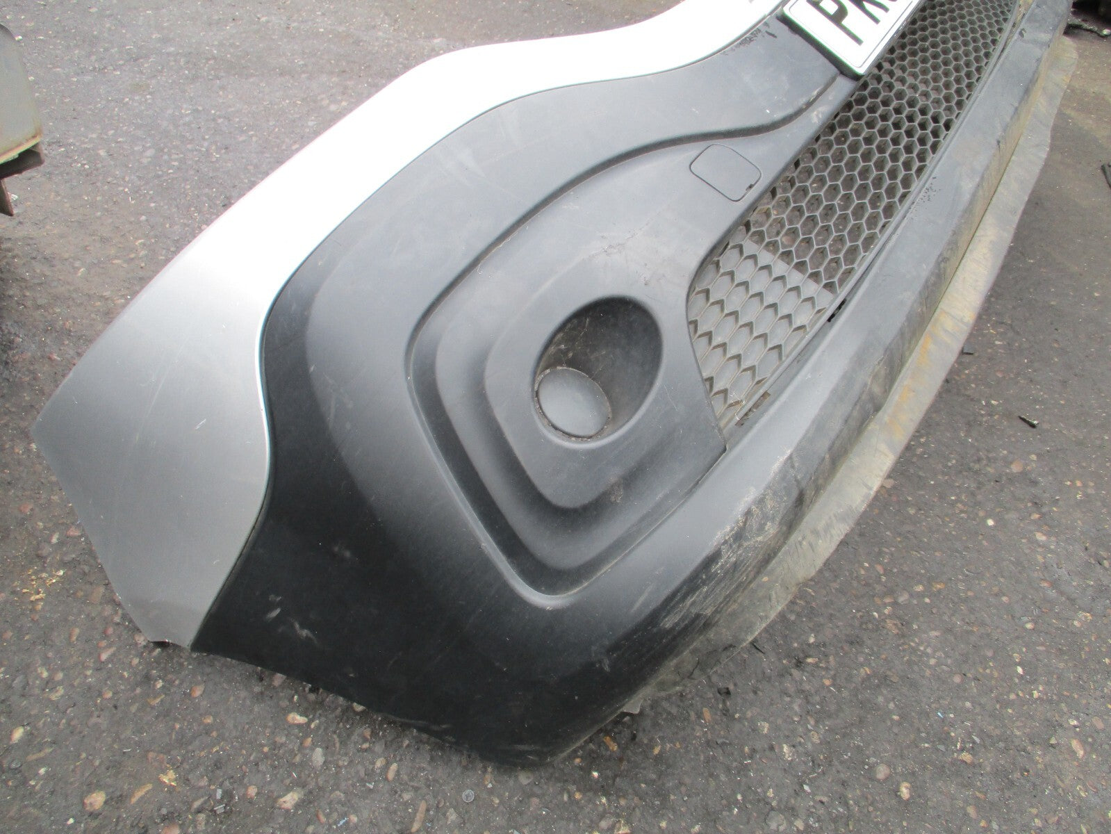 2015 RENAULT TRAFIC X82 MK2 FRONT COMPLETE BUMPER WITH GRILLS SILVER