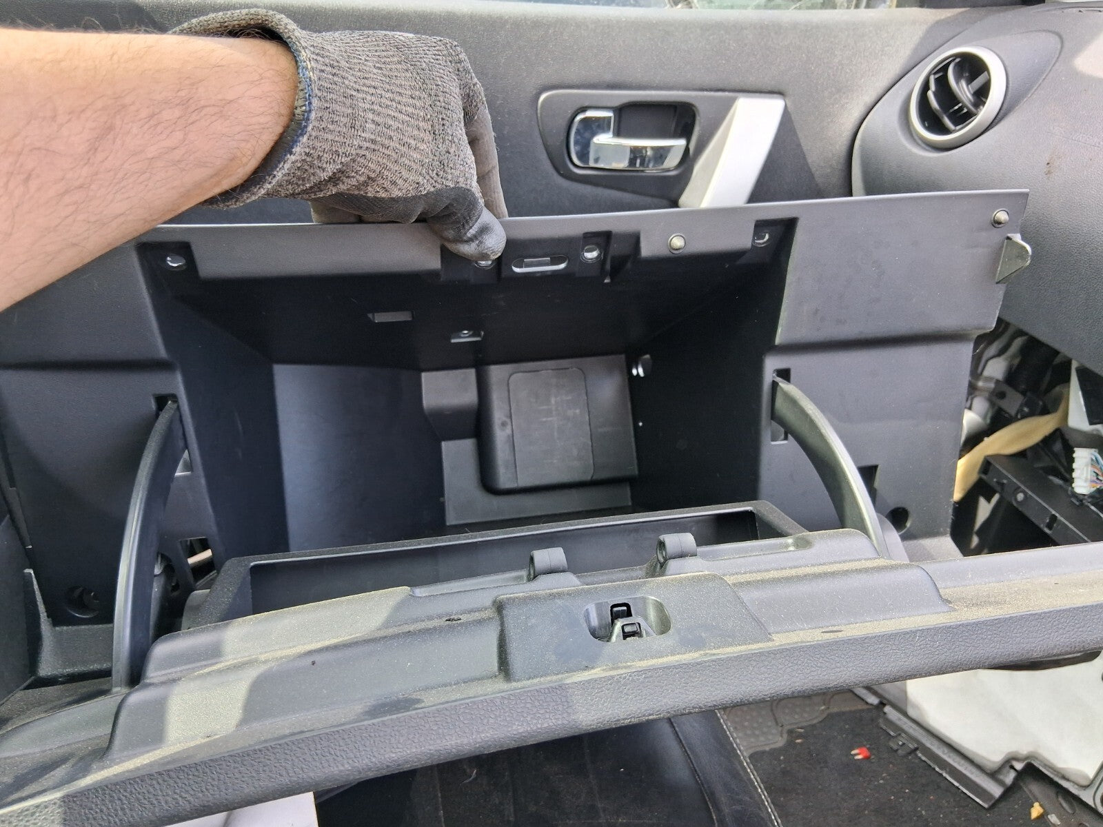 2013 NISSAN QASHQAI J10 DASHBOARD GLOVE BOX FRONT STORAGE COMPARTMENT 68520BR00A