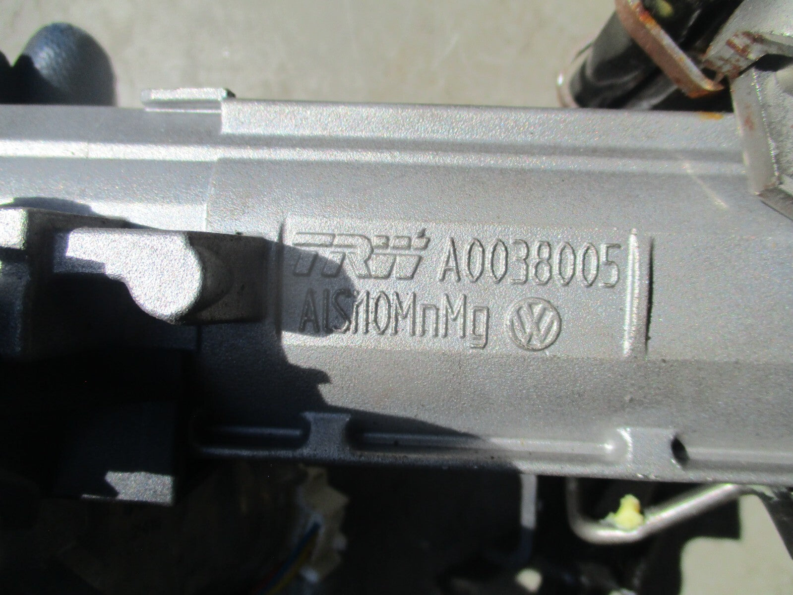 AUDI A1 8X 2015 UPPER TOP ADJUSTABLE STEERING COLUMN SHAFT A0038005