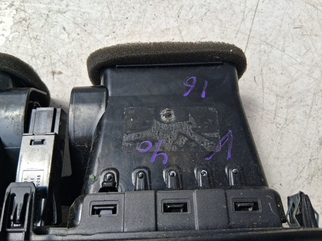 2016 VOLVO V40 DASH CENTER DOUBLE AIR VENT AND HAZARD SWITCH