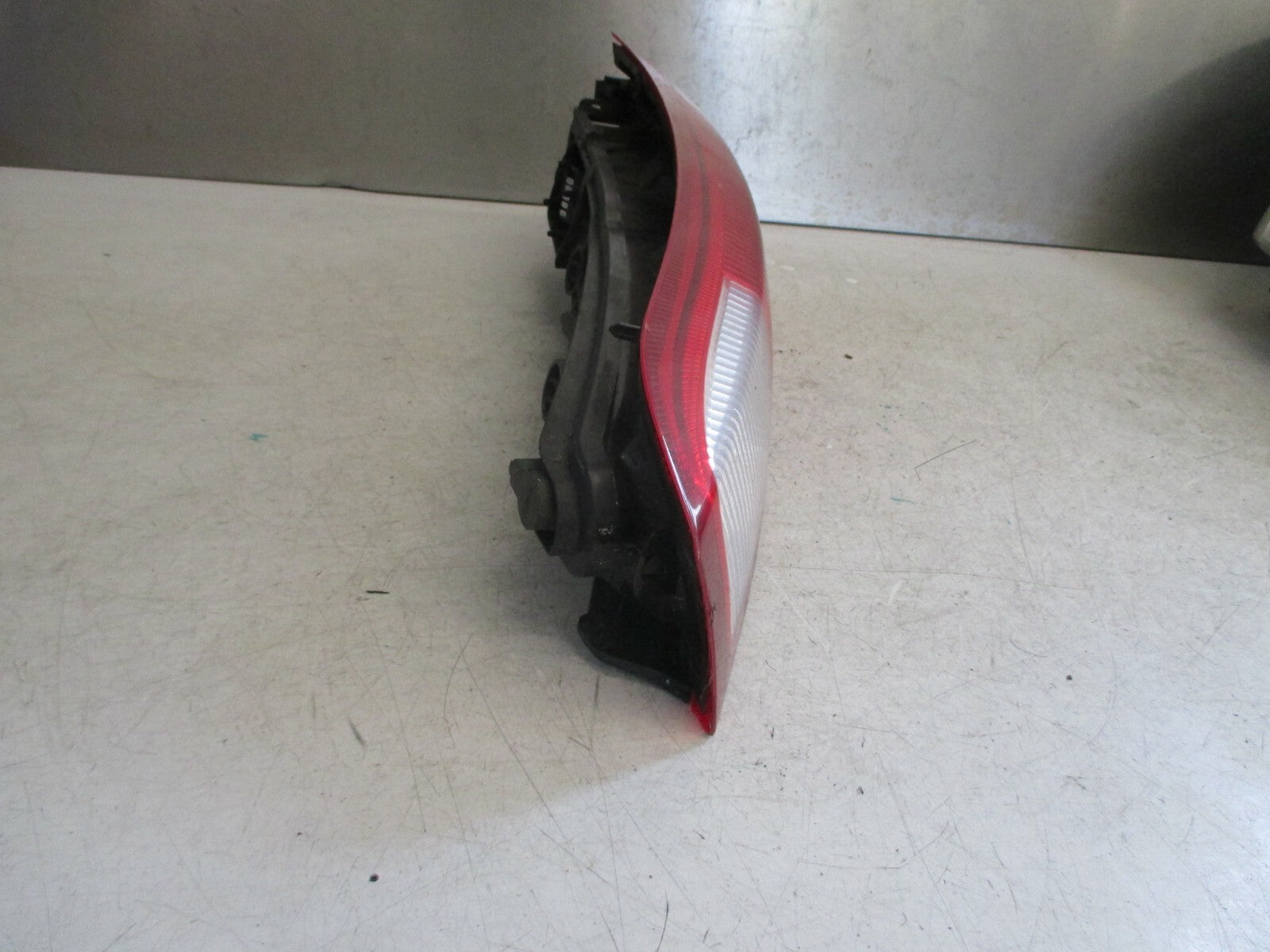 VAUXHALL MERIVA 2005 OSR DRIVER SIDE REAR LIGHT LAMP 13203392