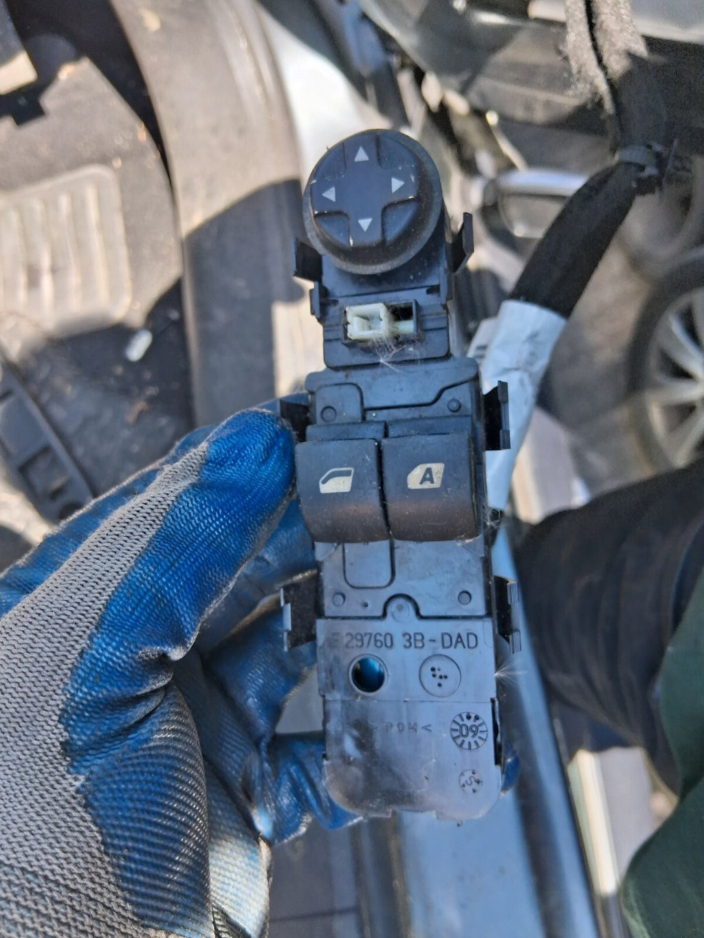 2009 PEUGEOT 207 OSF DRIVER SIDE FRONT RIGHT WINDOW CONTROL SWITCH