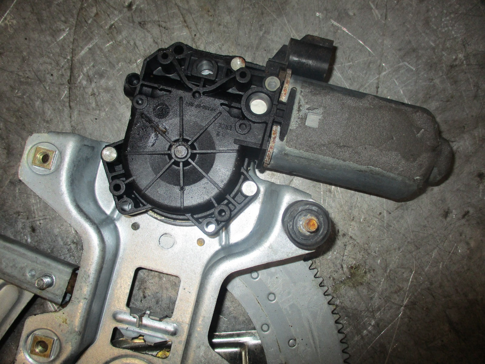 ALFA ROMEO 166 936 NSF PASSENGER SIDE FRONT REGULATOR