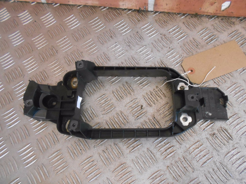 AUDI A1 2013 GEAR SHIFT STICK MOUNT 8X0863531