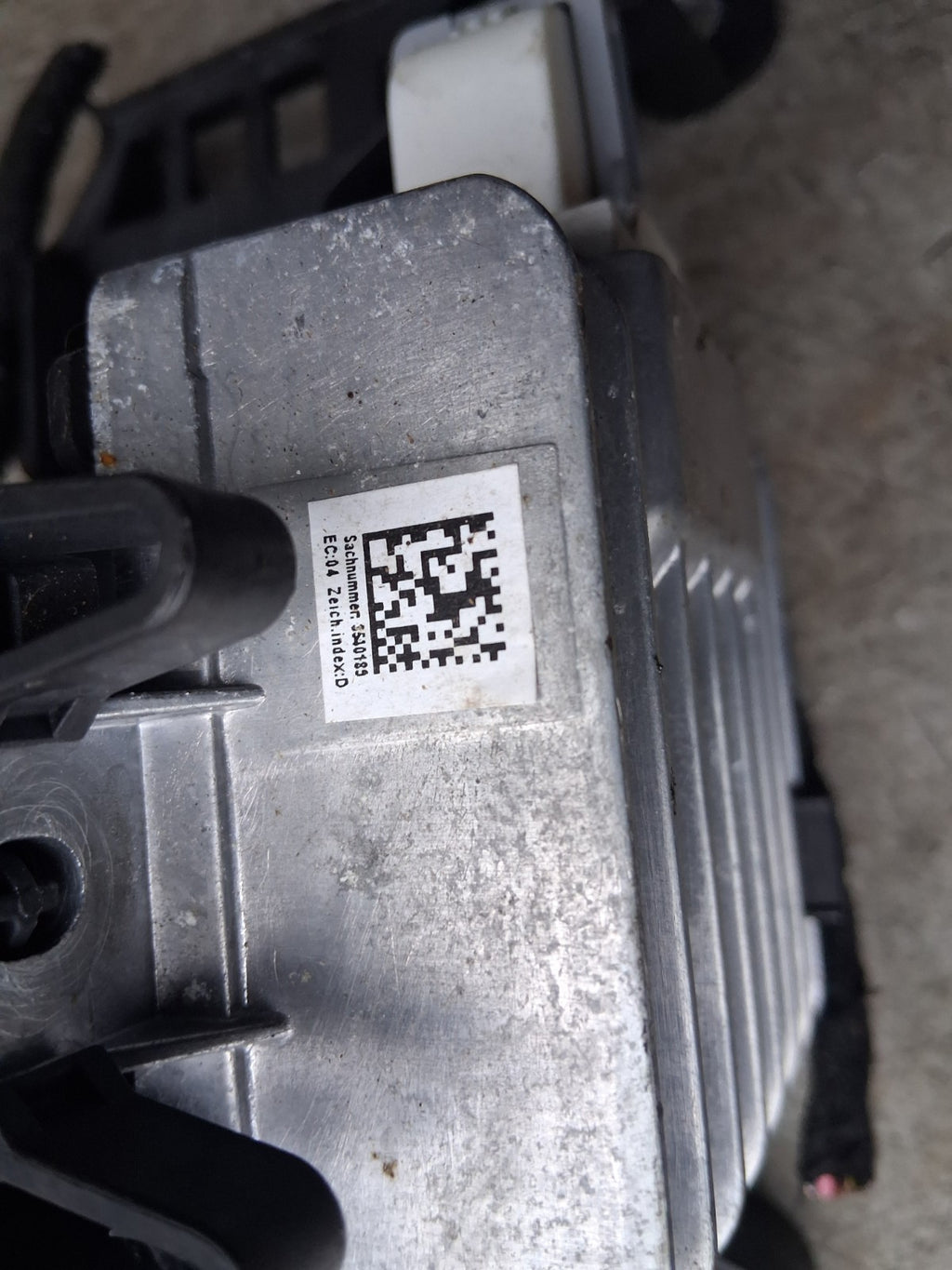 2021 MERCEDES A CLASS V177 UNDER BODY BRACKET WITH MODULE A2475452901