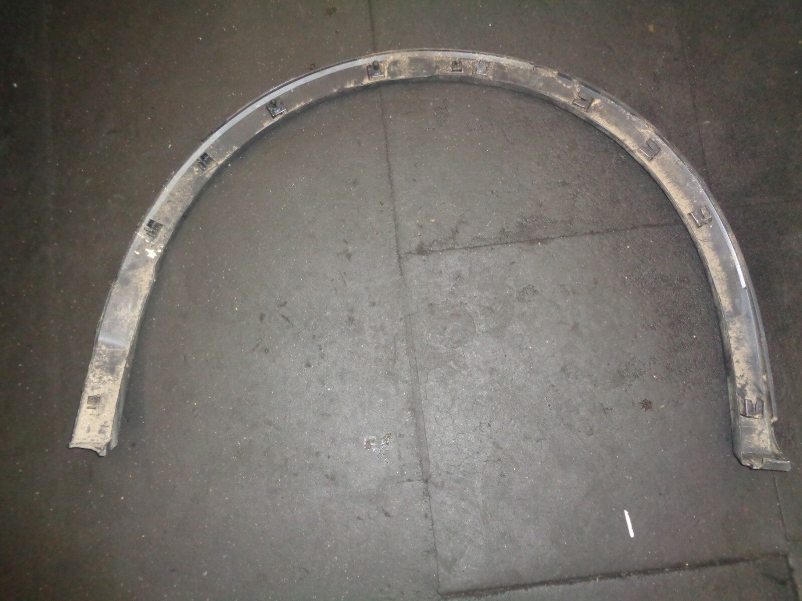VW VOLKSWAGEN TIGUAN MK2 2019 PASSENGER REAR WHEEL ARCH TRIM 5NA854819J DAMAGED