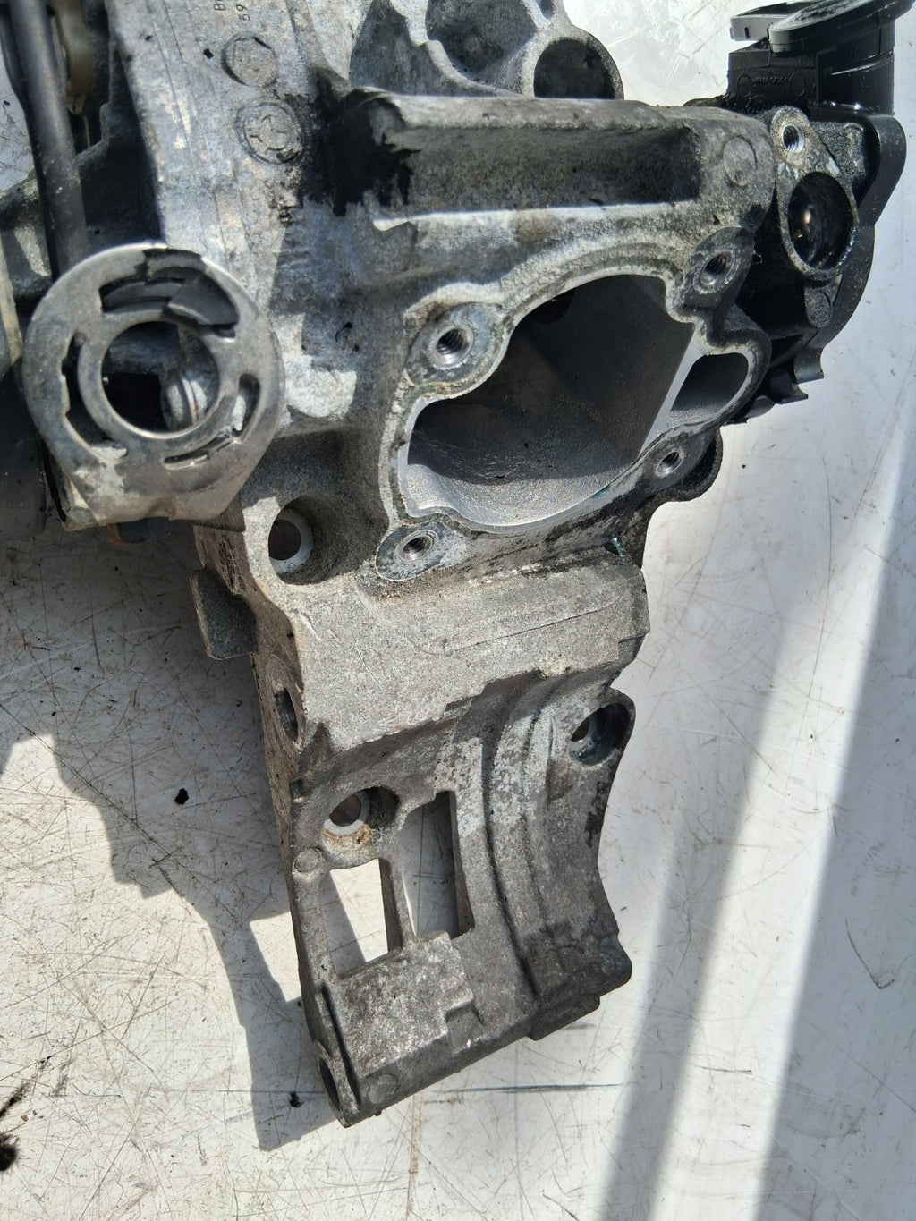 2018 BMW X1 F48 2.0 DIESEL COOLANT WATER PUMP HOUSING 8591719