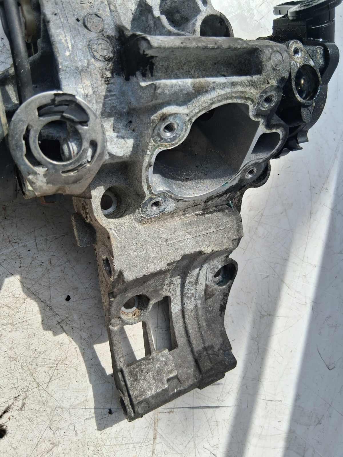 2018 BMW X1 F48 2.0 DIESEL COOLANT WATER PUMP HOUSING 8591719
