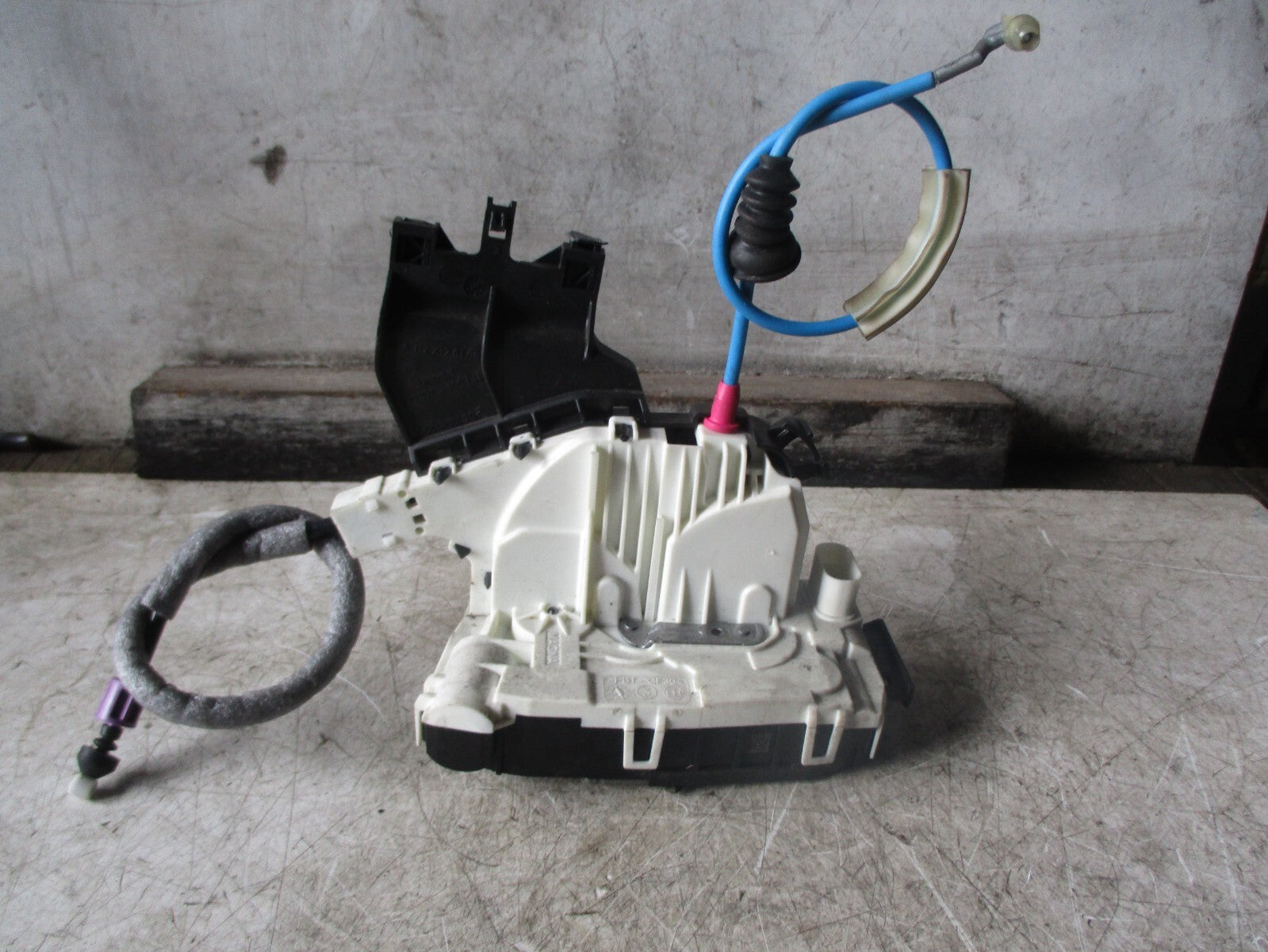 MERCEDES BENZ CLA 2017 NSR PASSENGER SIDE REAR DOOR LOCK MECHANISM A2047303535