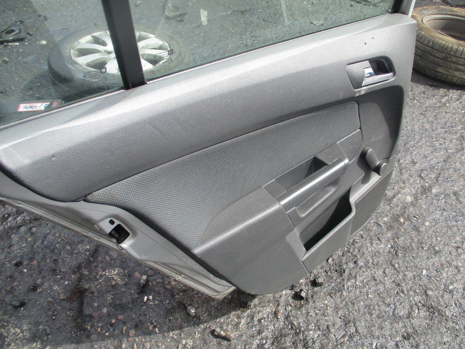 2005 VAUXHALL ASTRA H ESTATE NSR PASSENGER SIDE REAR COMPLETE DOOR SILVER Z157