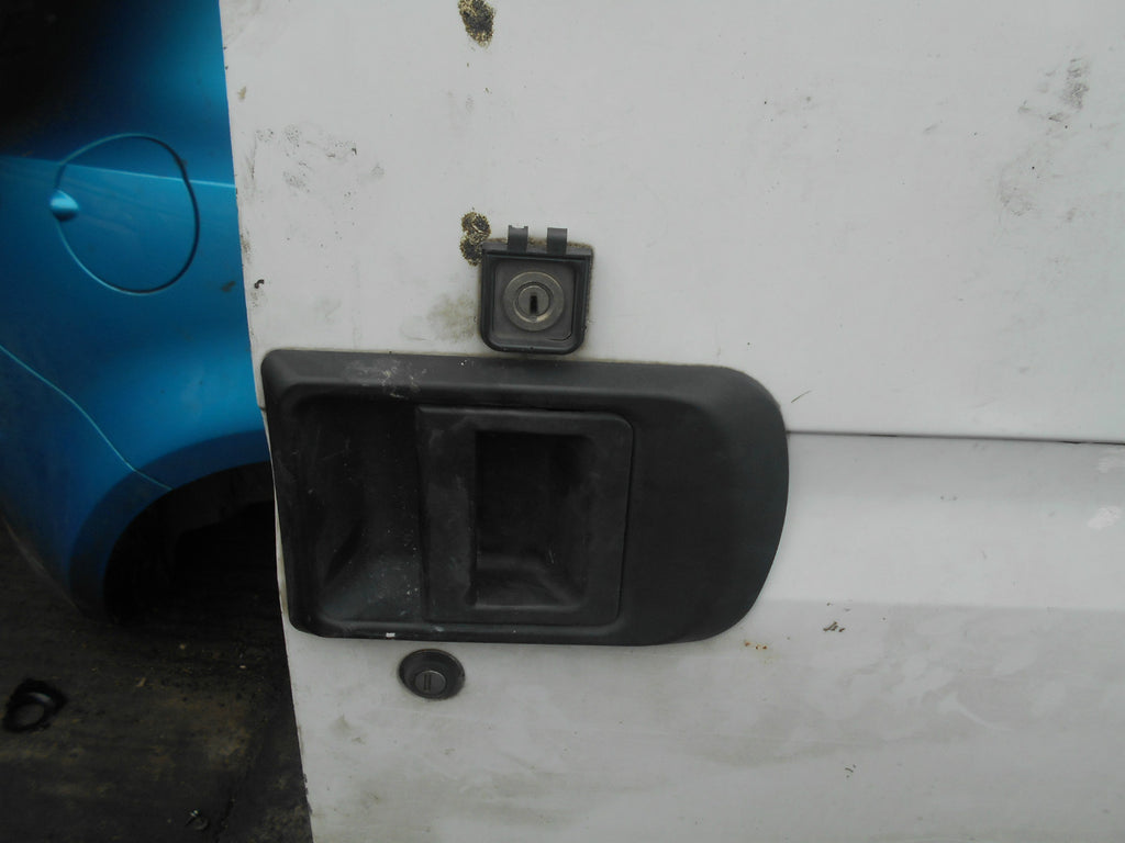 IVECO DAILY 29L10V 2003 SWB NS PASSENGER SIDE BARE SLIDING DOOR WHITE