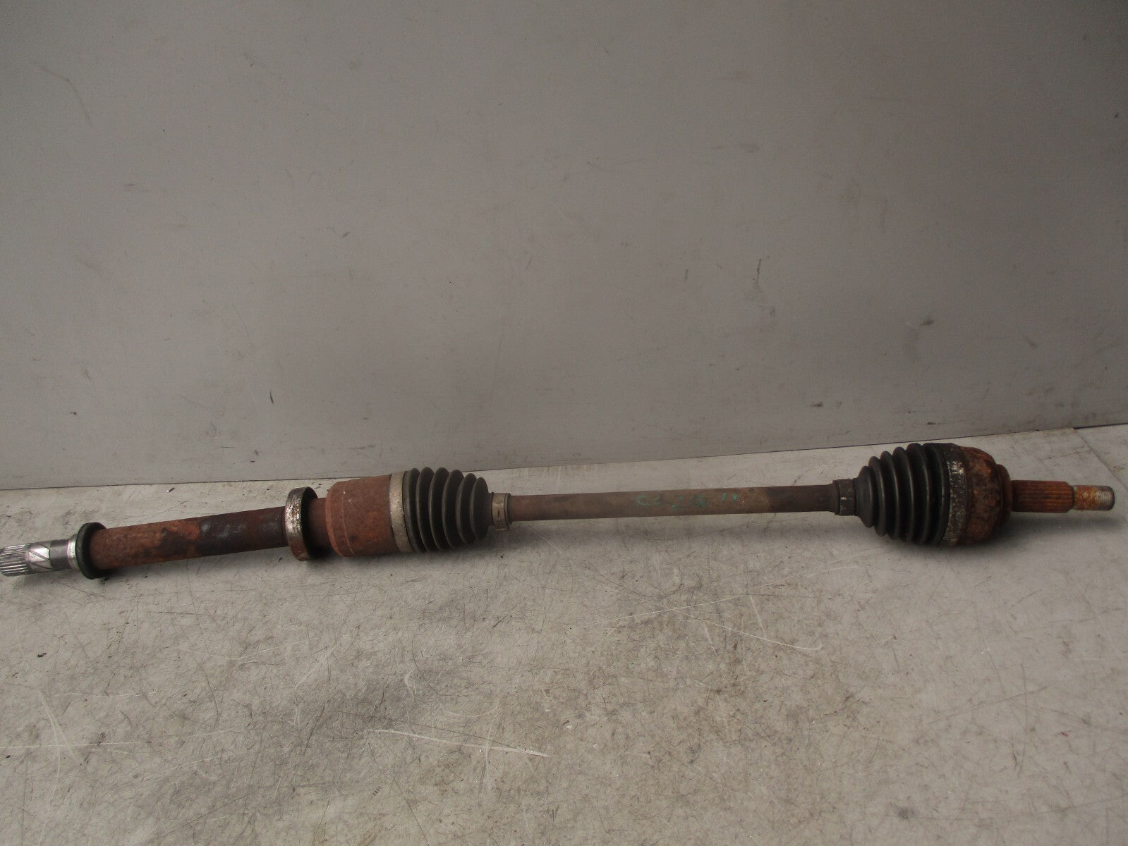 2011 RENAULT CLIO MK3 1.2 PETROL OSF DRIVER SIDE FRONT RIGHT DRIVESHAFT