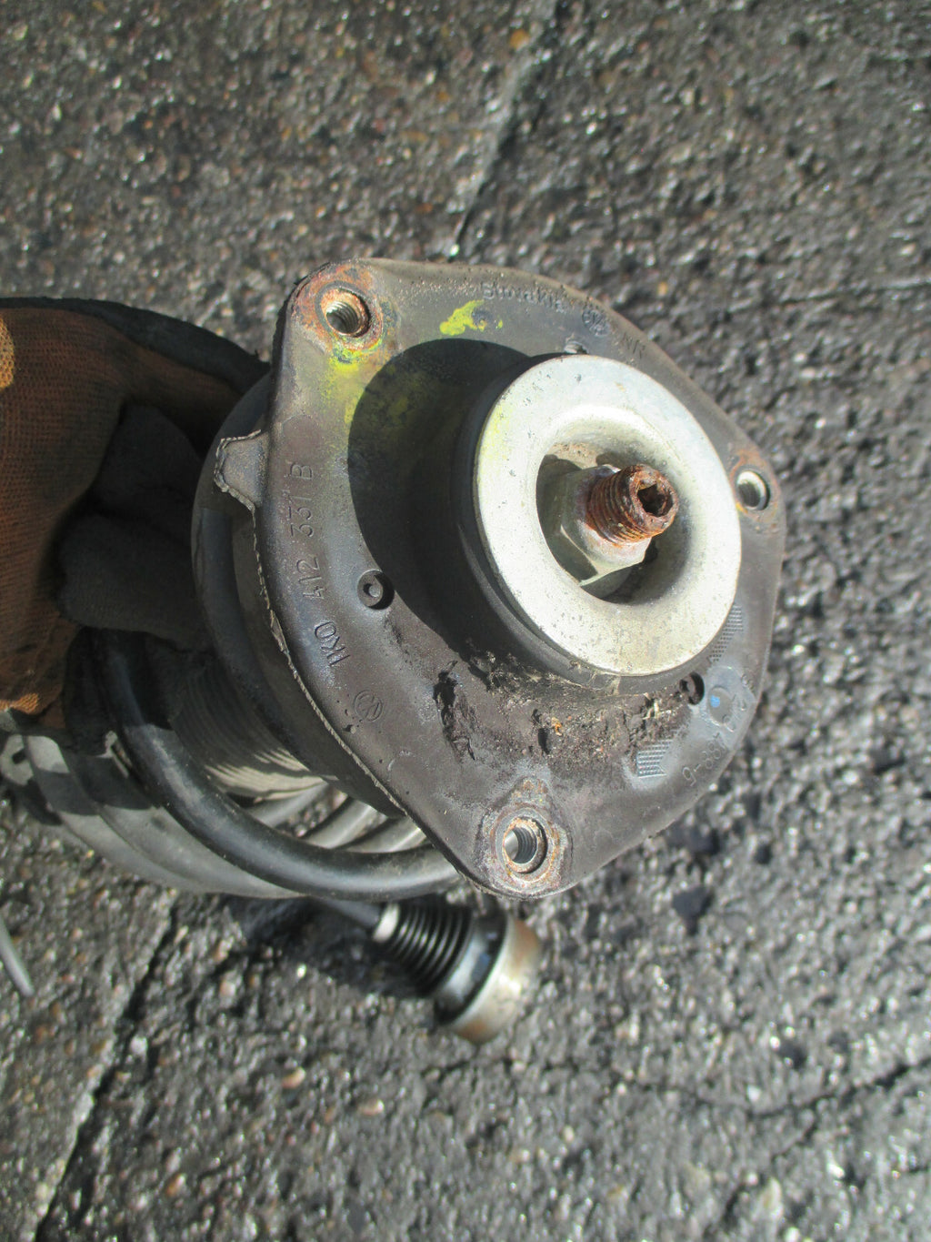 VW VOLKSWAGEN TOURAN 2012 1.6 DIESEL PASSENGER FRONT SHOCK SPRING HUB CALIPER