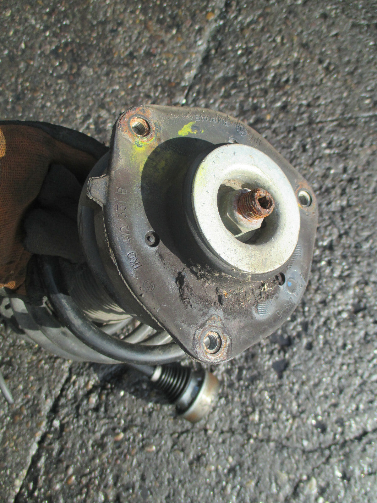 VW VOLKSWAGEN TOURAN 2012 1.6 DIESEL PASSENGER FRONT SHOCK SPRING HUB CALIPER