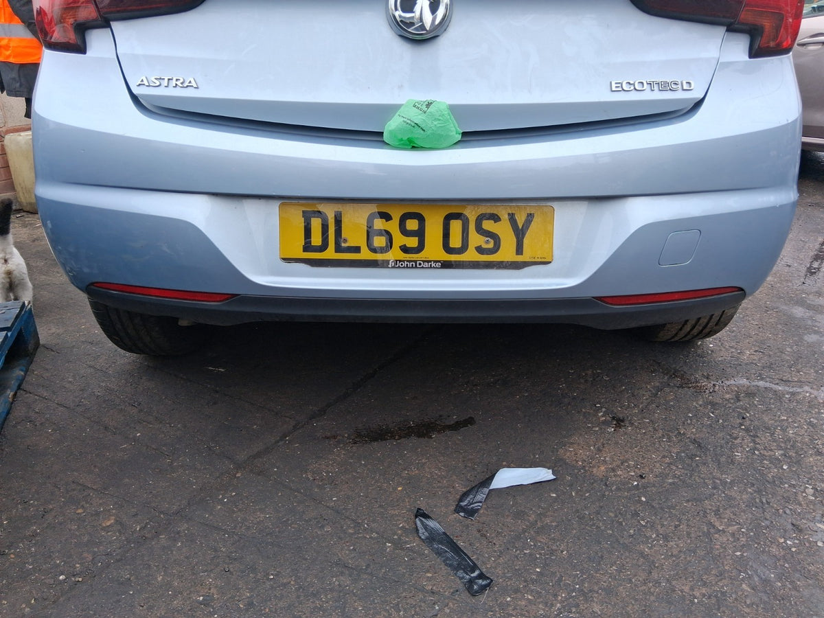 2019 VAUXHALL ASTRA K REAR COMPLETE BUMPER MAGNETIC SILVER METALLIC Z189