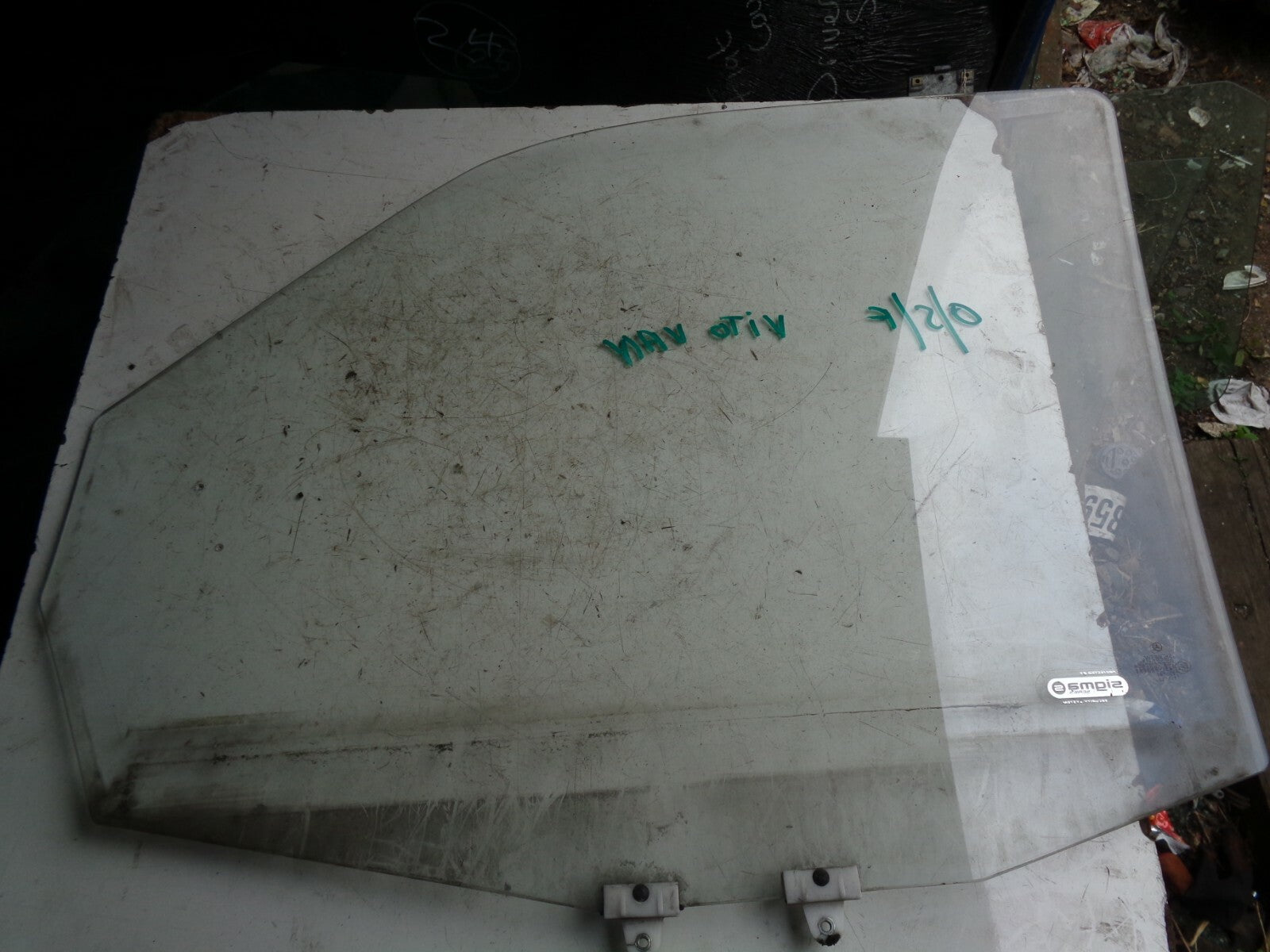 MERCEDES BENZ VITO VAN 2001 FRONT OS DRIVER SIDE DOOR  GLASS