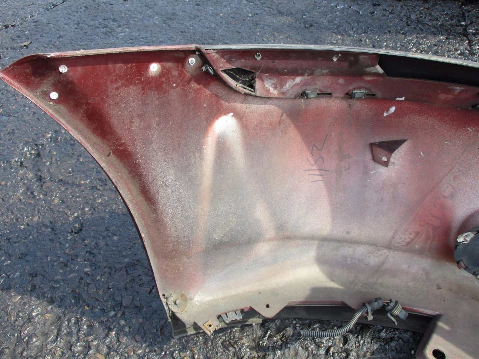 VAUXHALL VECTRA B ESTATE 1997 COMPLETE FRONT BUMPER WITH GRILLS BURGUNDY