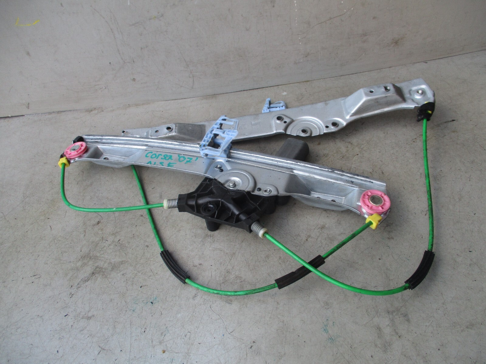 2007 VAUXHALL CORSA D 3 DOOR NSF PASSENGER SIDE WINDOW MOTOR REGULATOR 013188487
