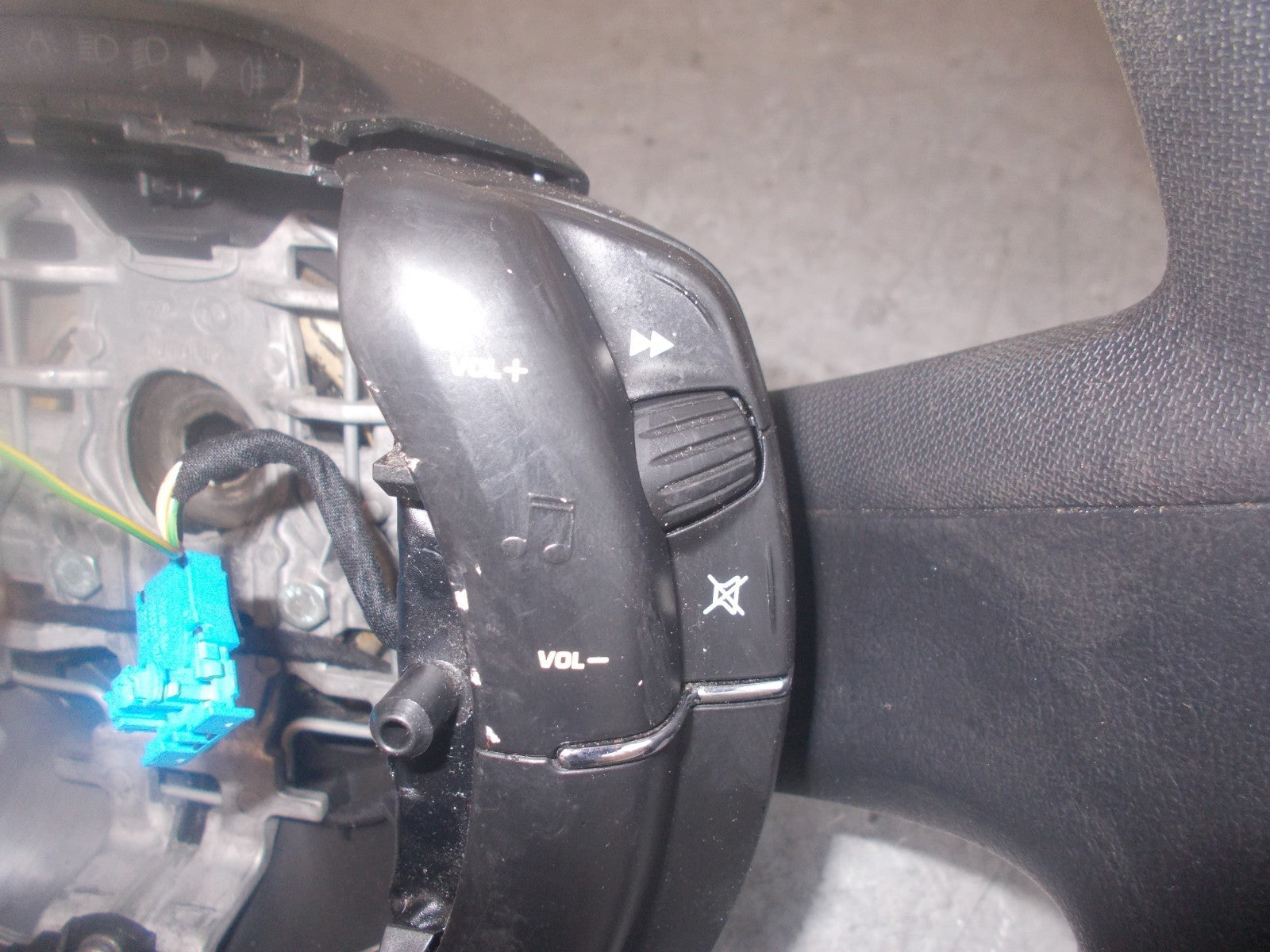 CITROEN C4 MK1 MULTI FUNCTIONAL STEERING WHEEL 6029659