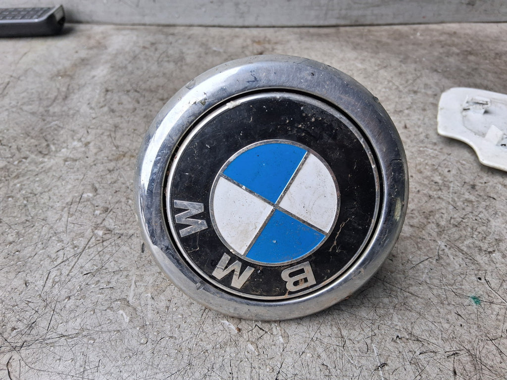 2016 BMW 1 SERIES F20 LCI REAR BOOT TAILGATE RELEASE HANDLE SWITCH LOGO 7248535