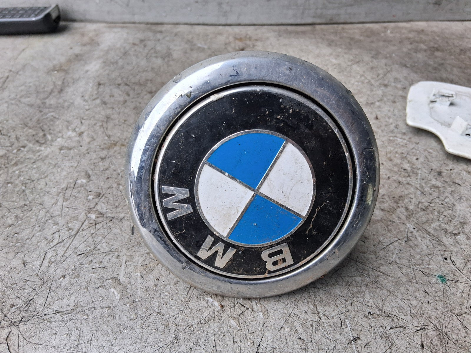 2016 BMW 1 SERIES F20 LCI REAR BOOT TAILGATE RELEASE HANDLE SWITCH LOGO 7248535