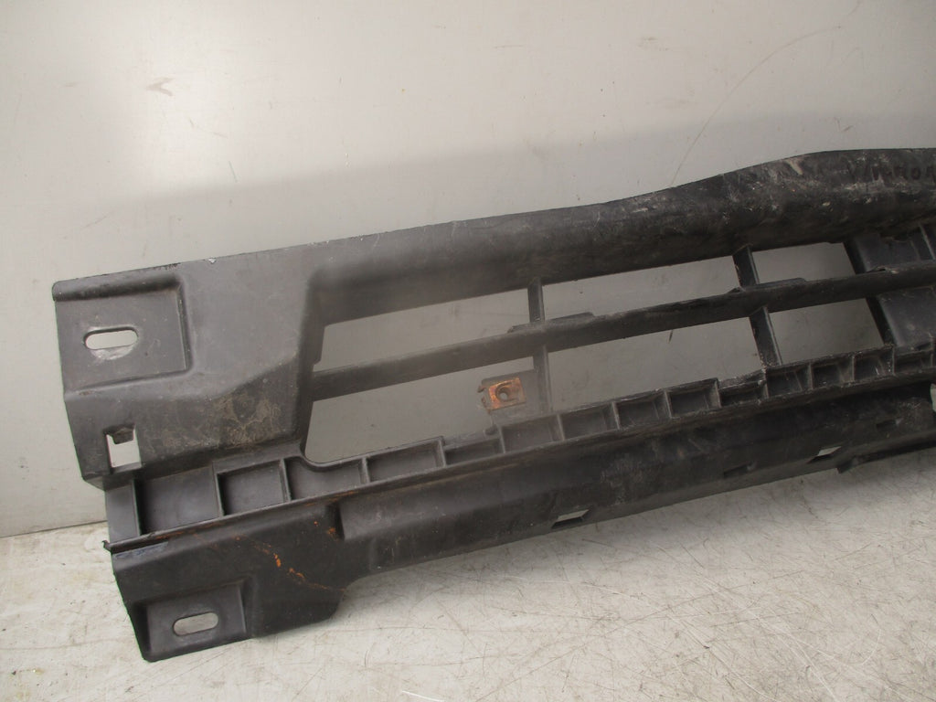 2012 VAUXHALL VIVARO MK1 X83 FRONT BUMPER CENTRE BRACKET 620300102R