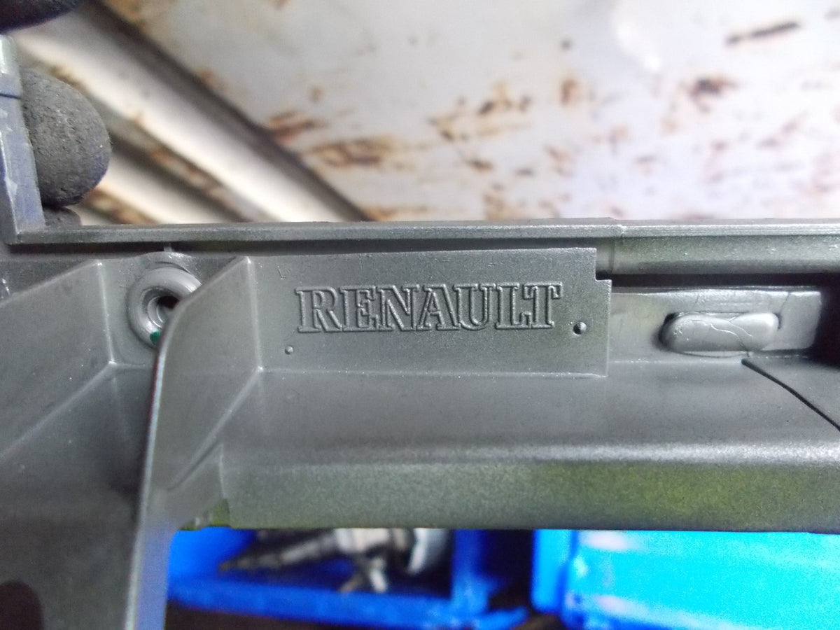 2006 RENAULT SCENIC HEATER CONTROLS SURROUND TRIM 8200494162