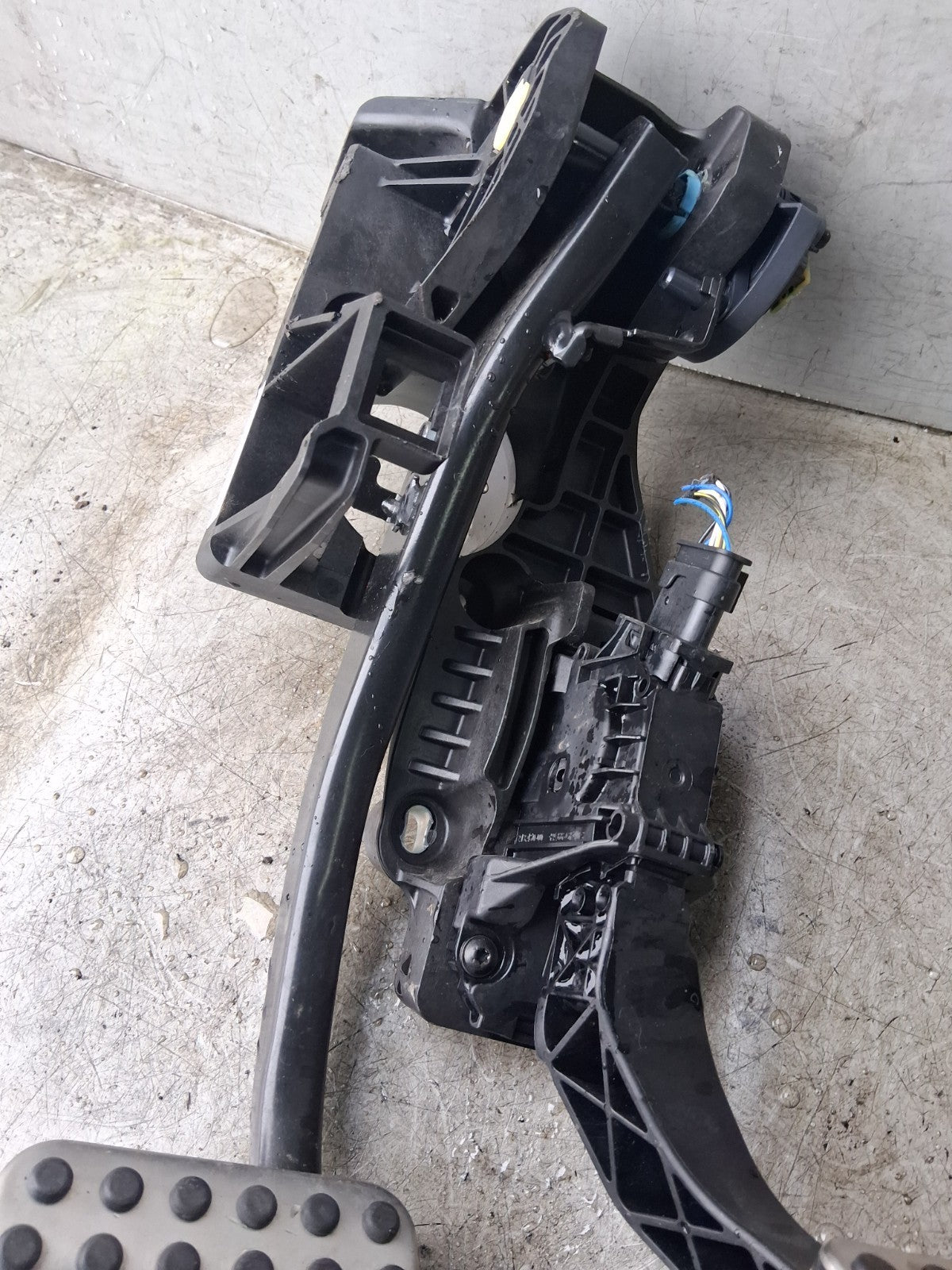 2021 MERCEDES A CLASS V177 HYBRID BRAKE ACCELERATOR PEDAL ASSEMBLY A2472903800