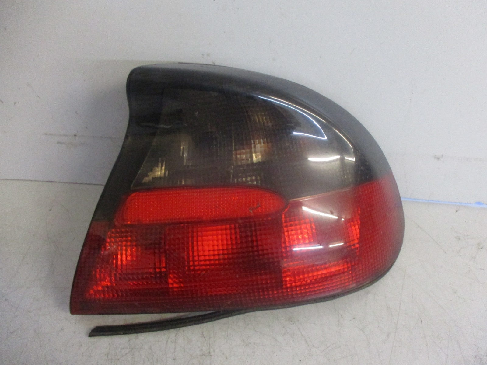VAUXHALL TIGRA MK1 2000 OSR DRIVER SIDE REAR BRAKE TAIL LIGHT CLUSTER UNIT