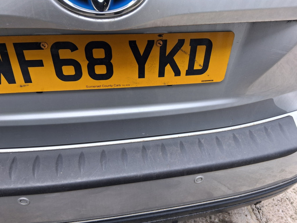2018 TOYOTA PRIUS V PLUS XW40 COMPLETE REAR TAILGATE BOOTLID SILVER