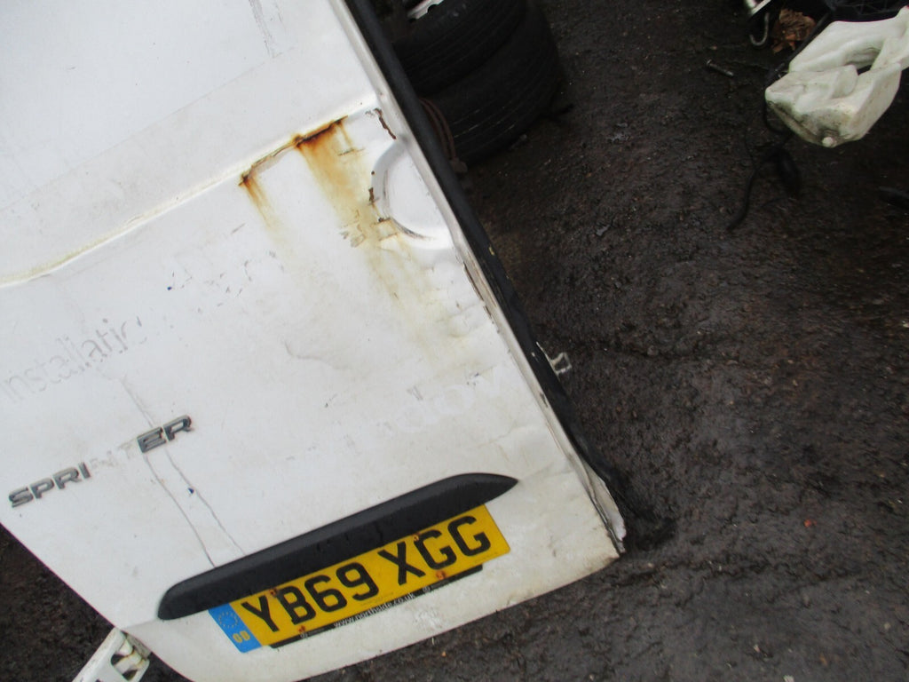 2019 MERCEDES BENZ SPRINTER W907 NSR PASSENGER SIDE REAR DOOR WHITE HAS DENTS