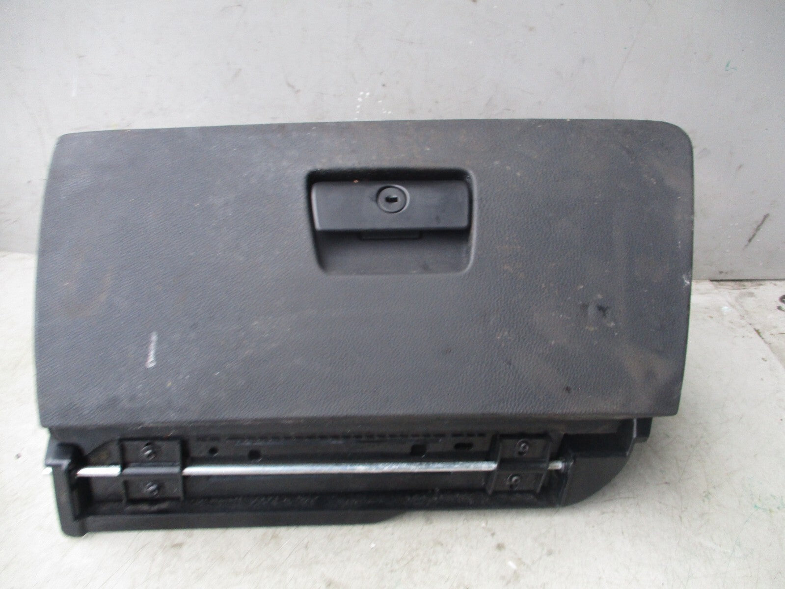 2007 BMW 3 SERIES E90 NSF PASSENGER SIDE STORAGE COMPARTMENT GLOVEBOX